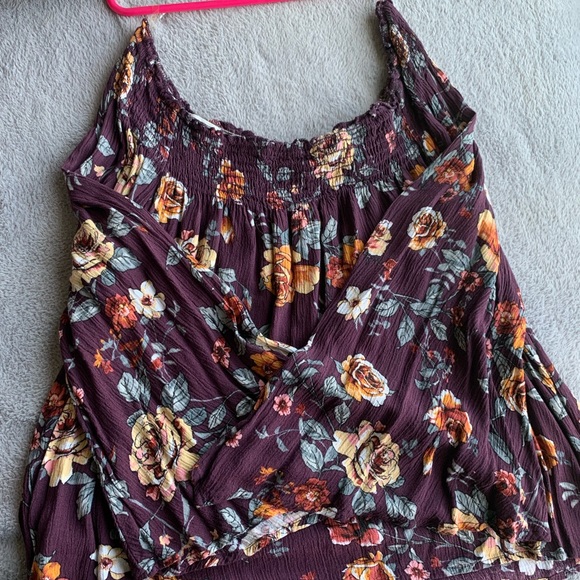 Cute Top! Perfect for spring - Picture 2 of 4